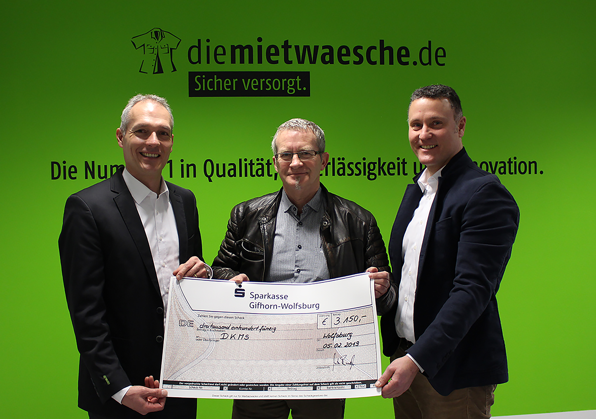 Sven Heizmann übergibt Spendenscheck über 3.150€ an DKMS